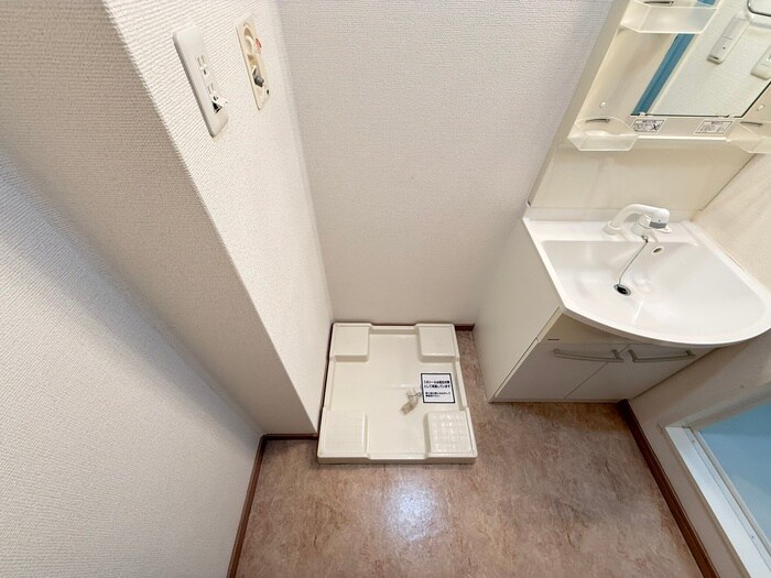 物件内観写真12　(洗濯機置場)