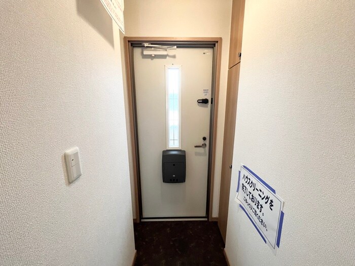 物件内観写真18　(玄関)