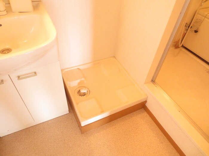 物件内観写真7　(洗濯機置場)