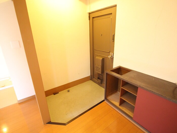 物件内観写真12　(玄関)