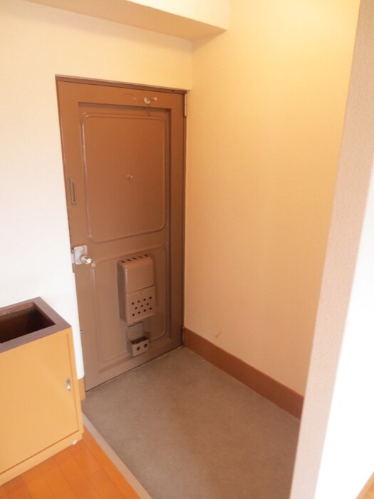 物件内観写真12　(玄関)