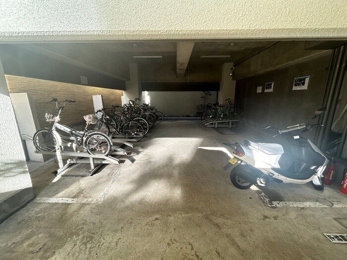 物件外観写真6　(駐輪場)