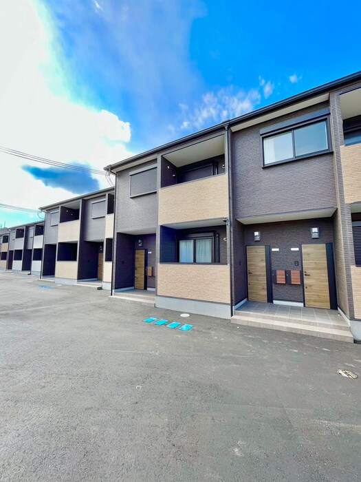 物件外観写真1　(エントランス部分)