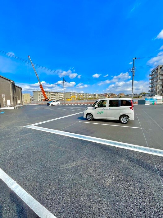 物件外観写真4　(駐車場)