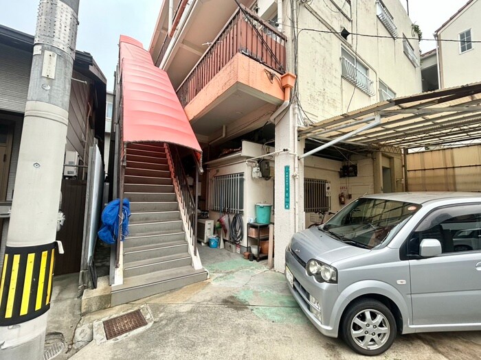 物件外観写真2　(エントランス部分)