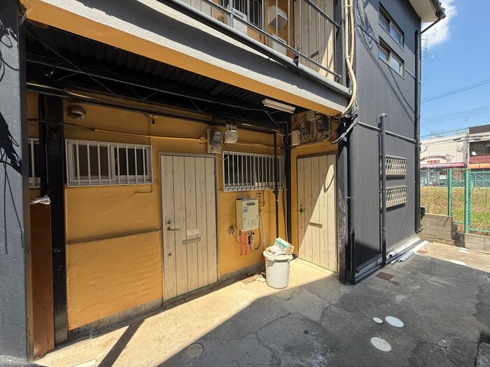 物件外観写真3　(エントランス部分)