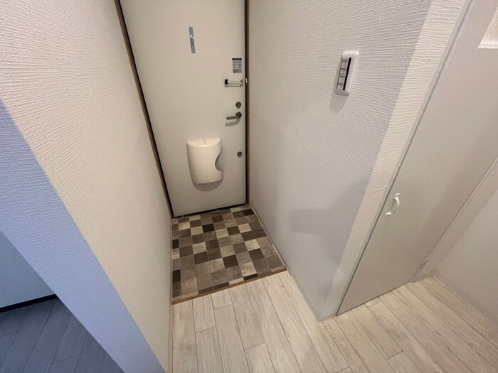 物件内観写真11　(玄関)