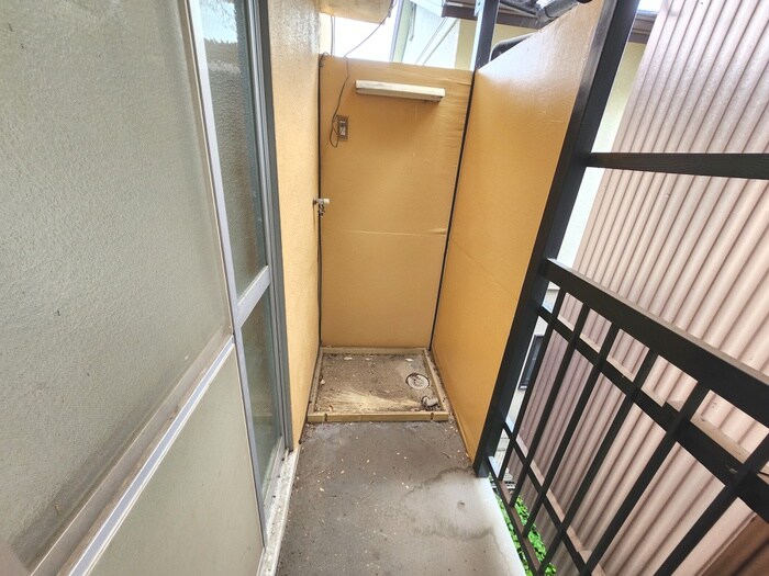 物件内観写真11　(洗濯機置場)