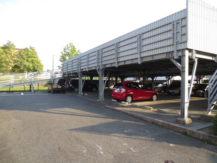 物件外観写真2　(駐車場)