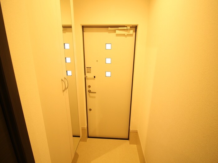 物件内観写真7　(玄関)