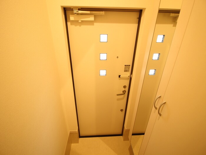 物件内観写真7　(玄関)