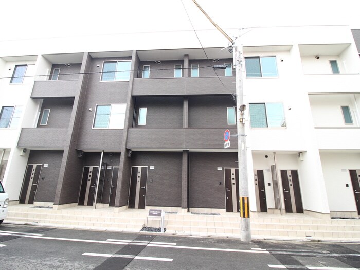 物件外観写真4　(エントランス部分)