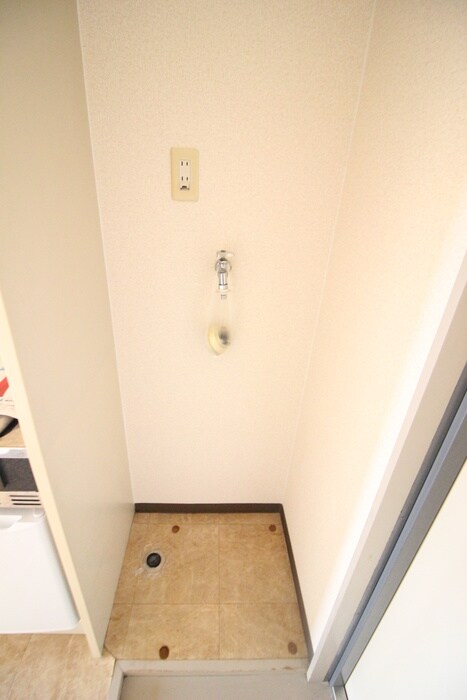 物件内観写真14　(洗濯機置場)