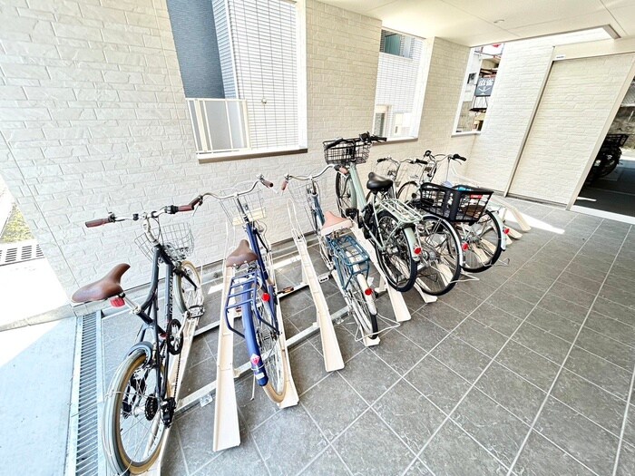 物件外観写真3　(駐輪場)