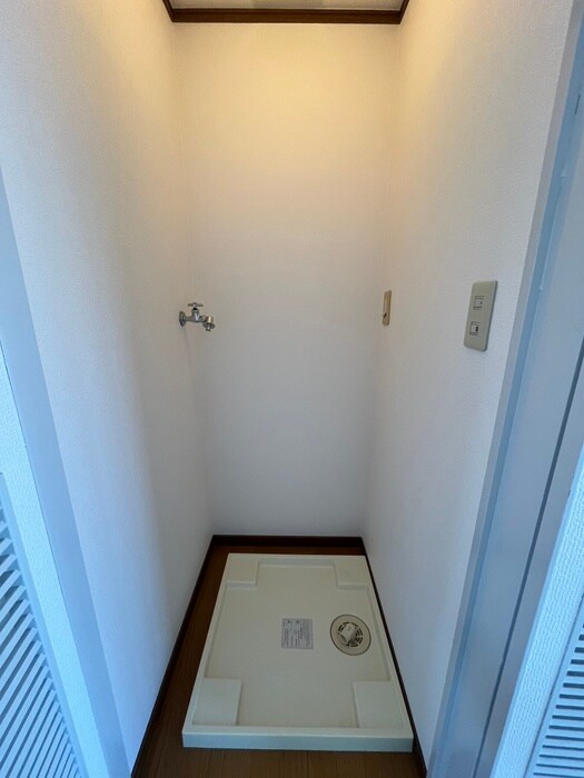 物件内観写真18　(洗濯機置場)