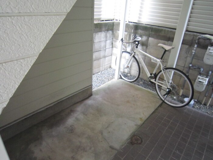 物件外観写真4　(駐輪場)