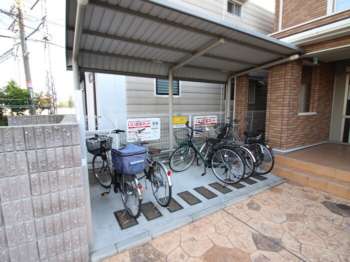 物件外観写真3　(駐輪場)