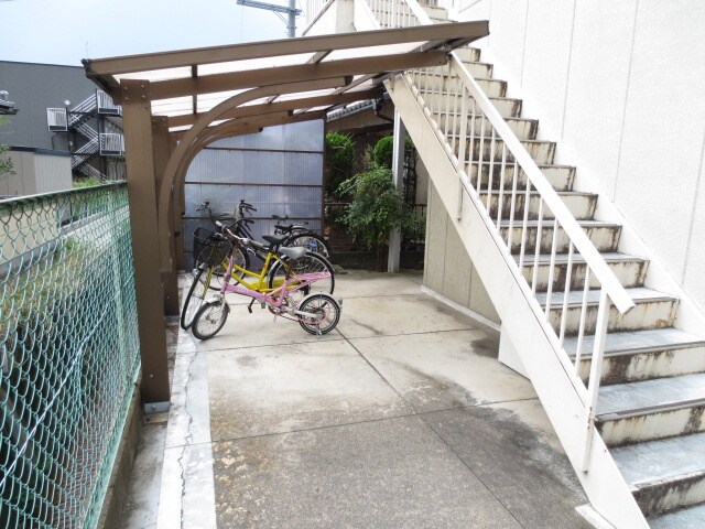 物件外観写真3　(駐輪場)