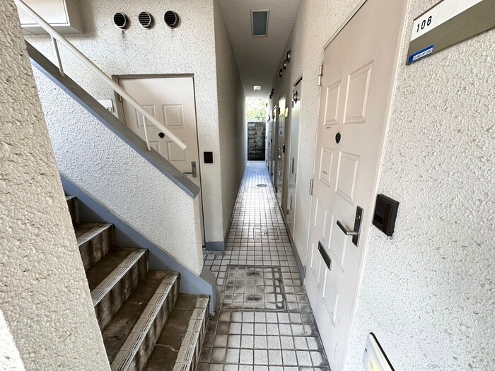 物件外観写真5　(エントランス部分)