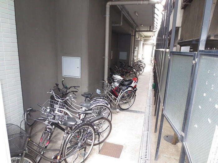 物件外観写真4　(駐輪場)