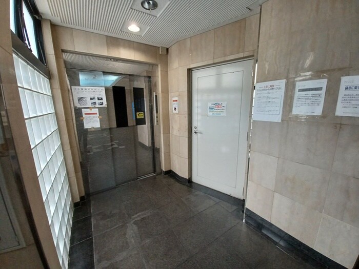 物件外観写真5　(エントランス部分)