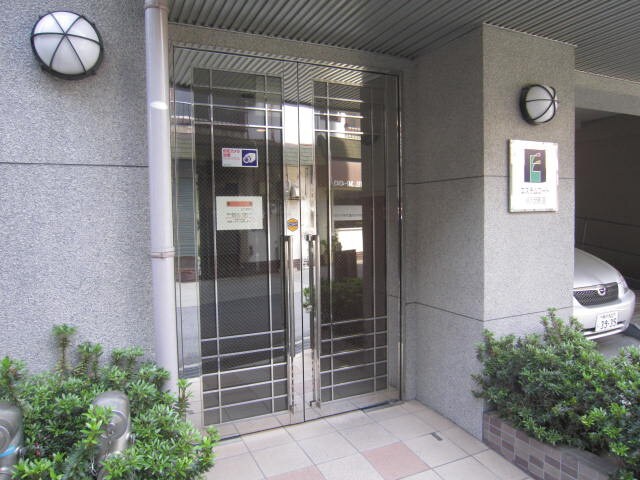 物件外観写真2　(エントランス部分)