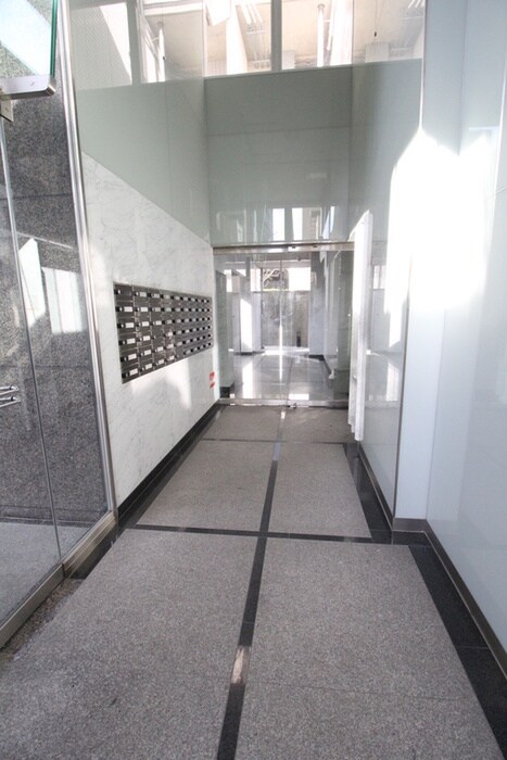 物件外観写真6　(エントランス部分)