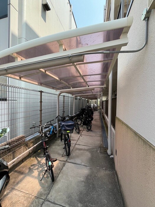 物件外観写真5　(駐輪場)