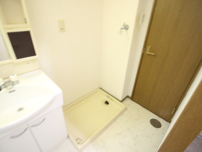 物件内観写真15　(洗濯機置場)