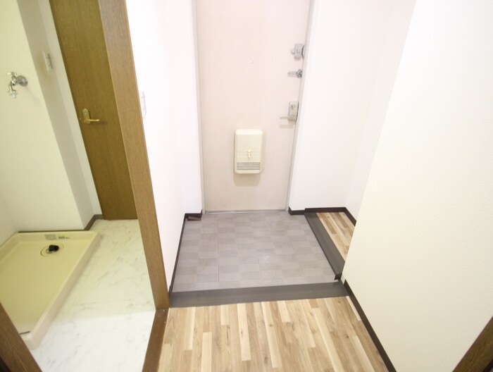 物件内観写真18　(玄関)