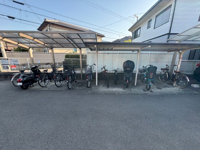 物件外観写真3　(駐輪場)