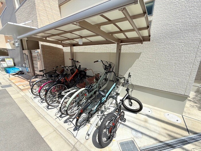 物件外観写真3　(駐輪場)