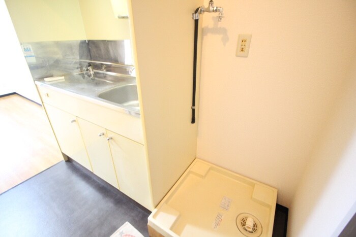 物件内観写真13　(洗濯機置場)