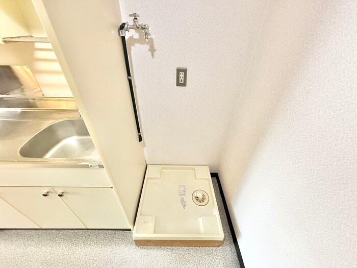 物件内観写真18　(洗濯機置場)