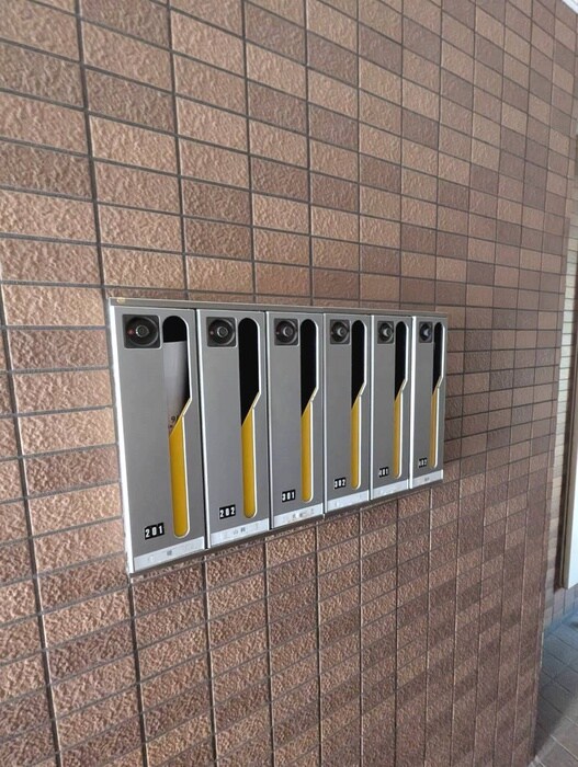 物件外観写真4　(エントランス部分)