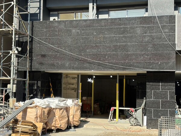 建築中