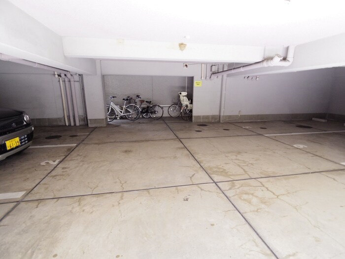 物件外観写真5　(駐車場)