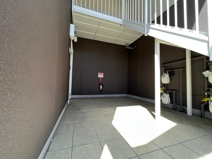 物件外観写真4　(エントランス部分)