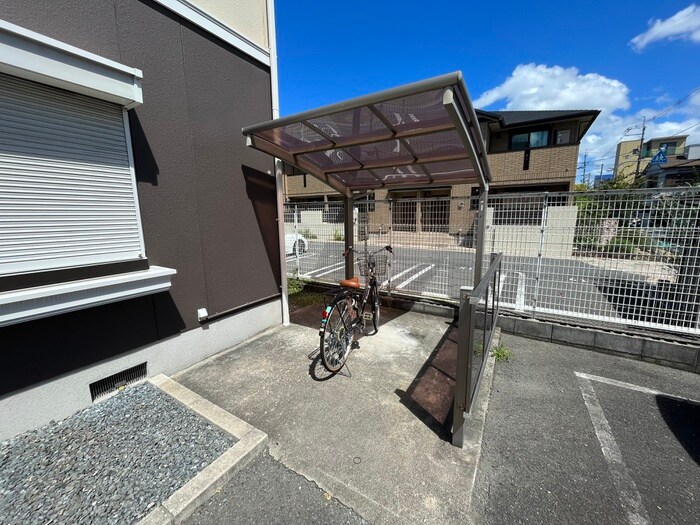 物件外観写真5　(駐輪場)