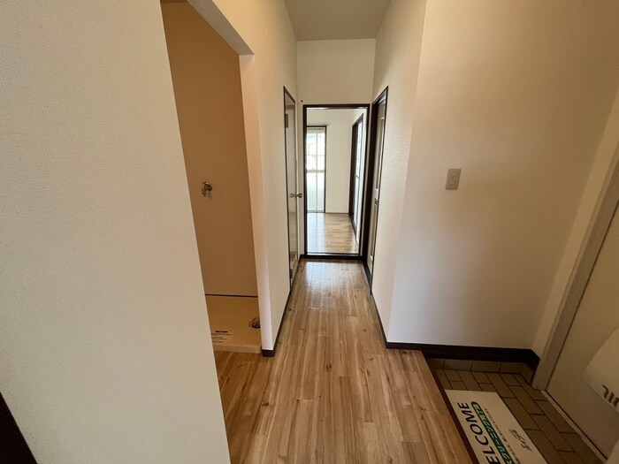 物件内観写真16　(廊下)