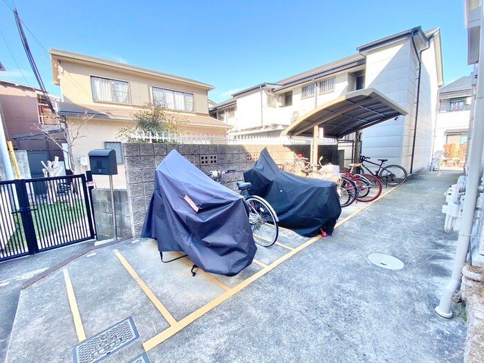 物件外観写真3　(駐輪場)