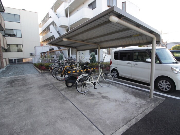 物件外観写真3　(駐輪場)