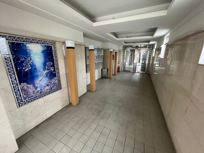 物件外観写真3　(エントランス部分)