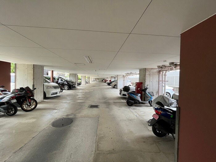 物件外観写真4　(駐車場)