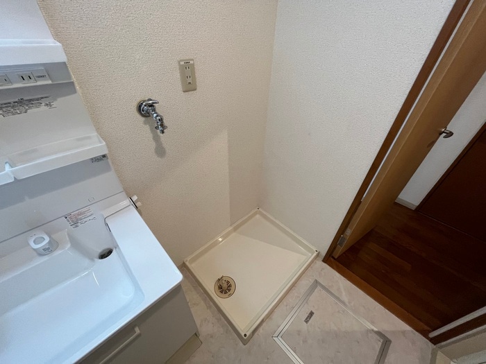 物件内観写真10　(洗濯機置場)