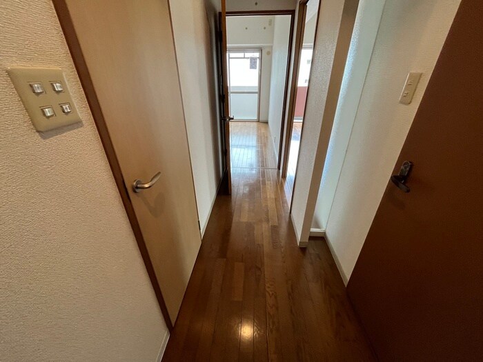 物件内観写真16　(廊下)