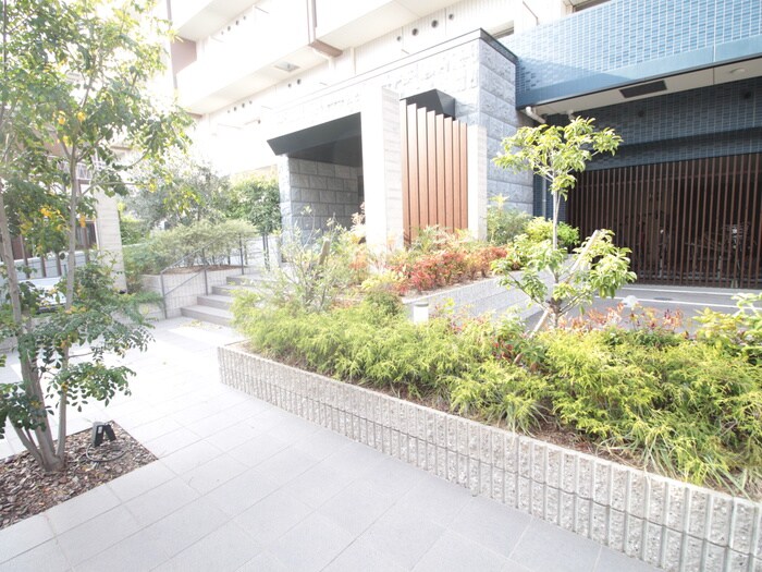 物件外観写真2　(エントランス部分)