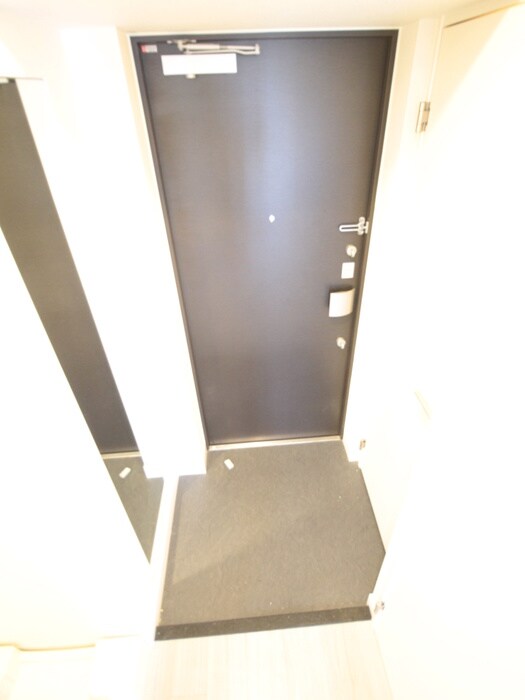 物件内観写真7　(玄関)