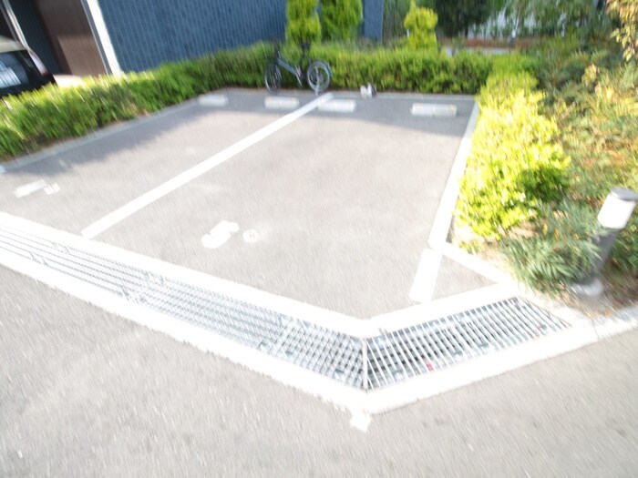 物件外観写真4　(駐車場)