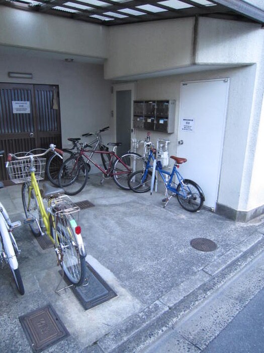 みどりやビルの駐輪場